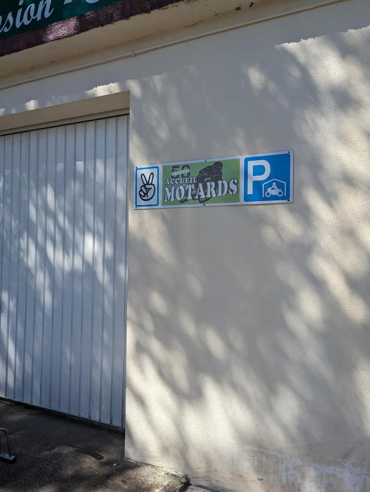 Auberge Des Pins Aubenas Buitenkant foto