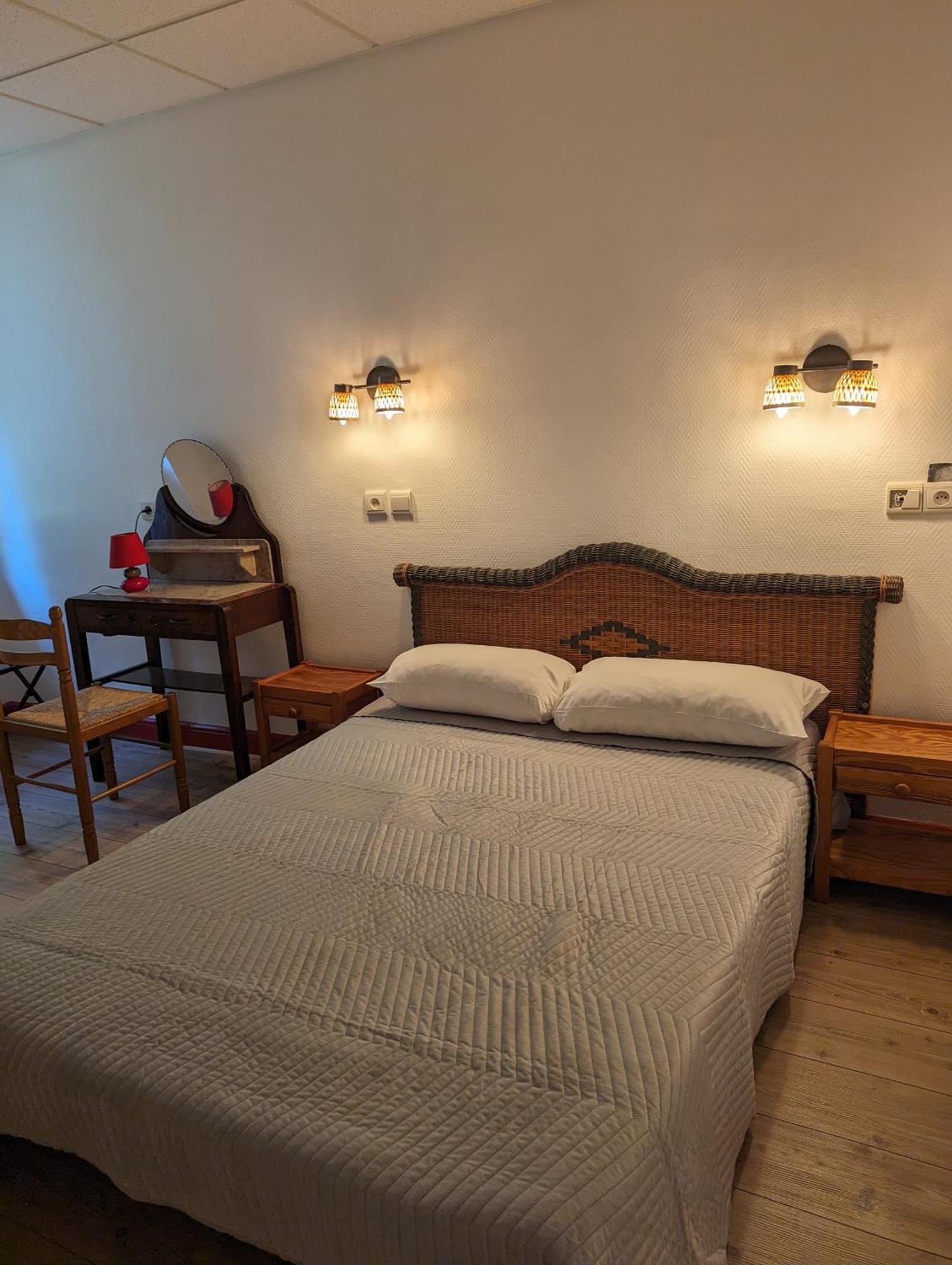 Auberge Des Pins Aubenas Buitenkant foto