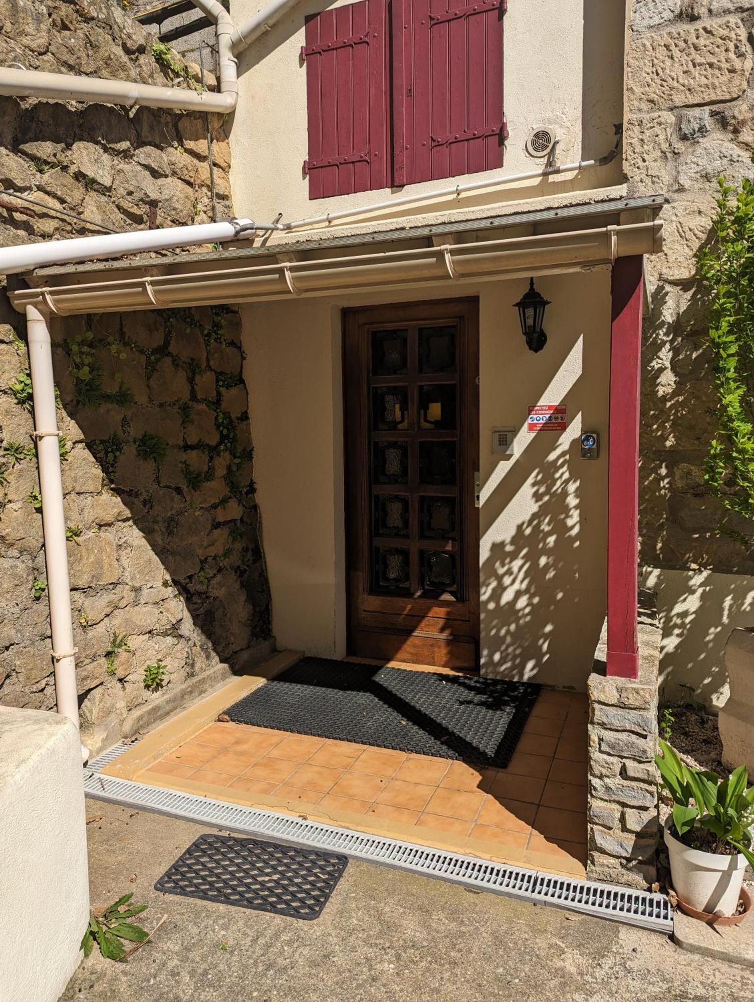 Auberge Des Pins Aubenas Buitenkant foto