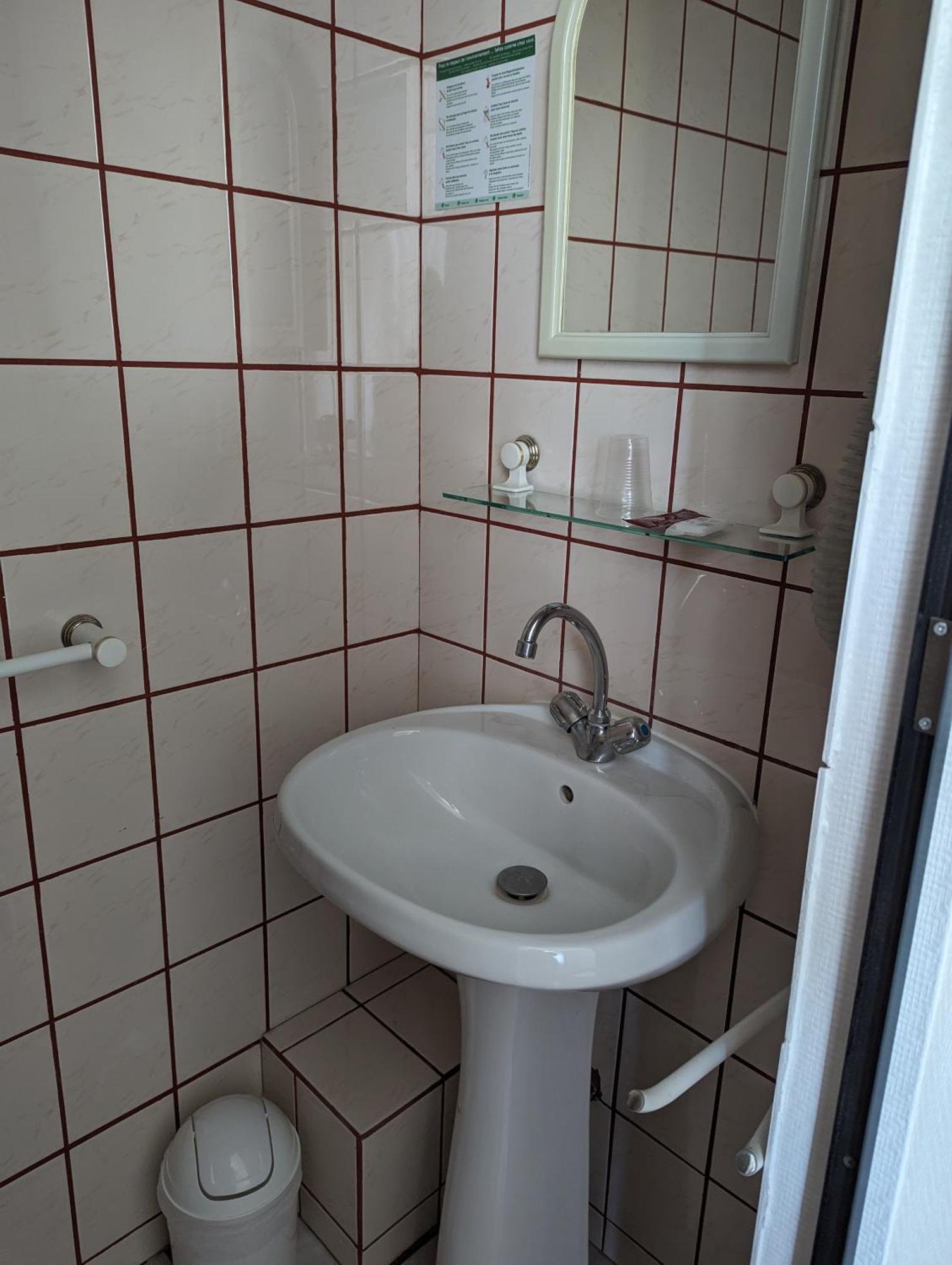 Auberge Des Pins Aubenas Buitenkant foto