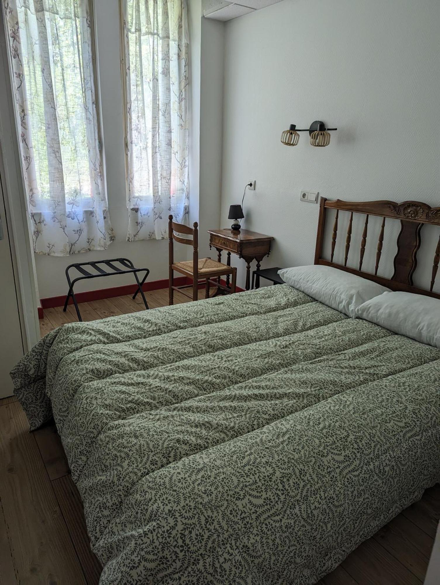 Auberge Des Pins Aubenas Buitenkant foto