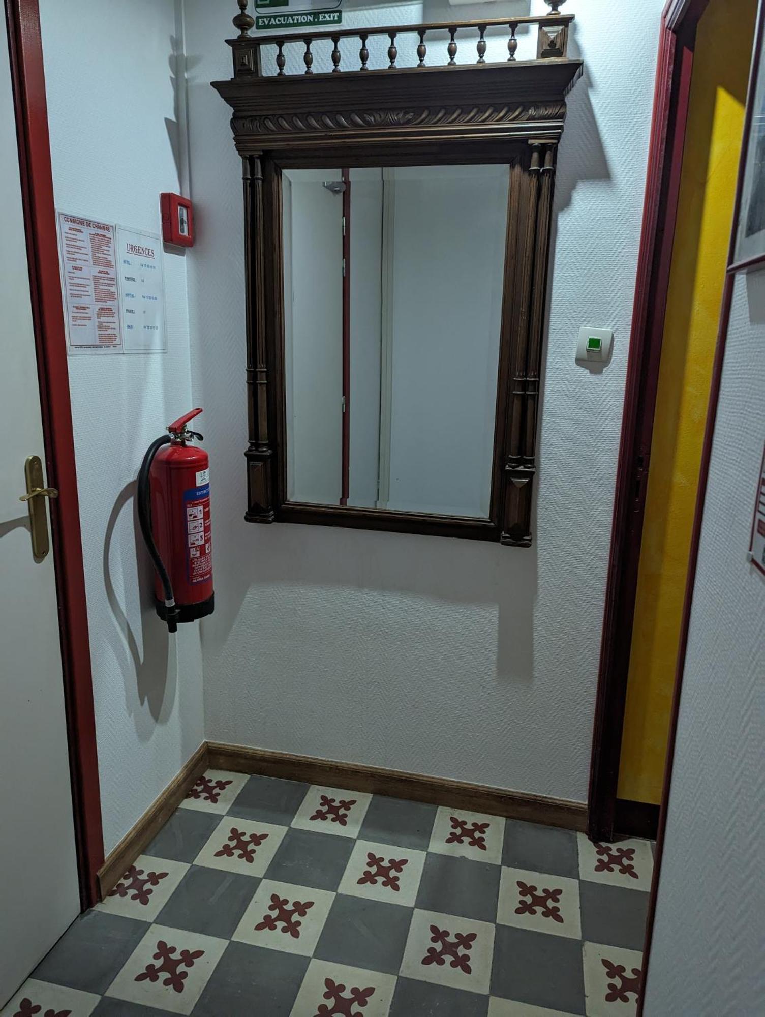 Auberge Des Pins Aubenas Buitenkant foto