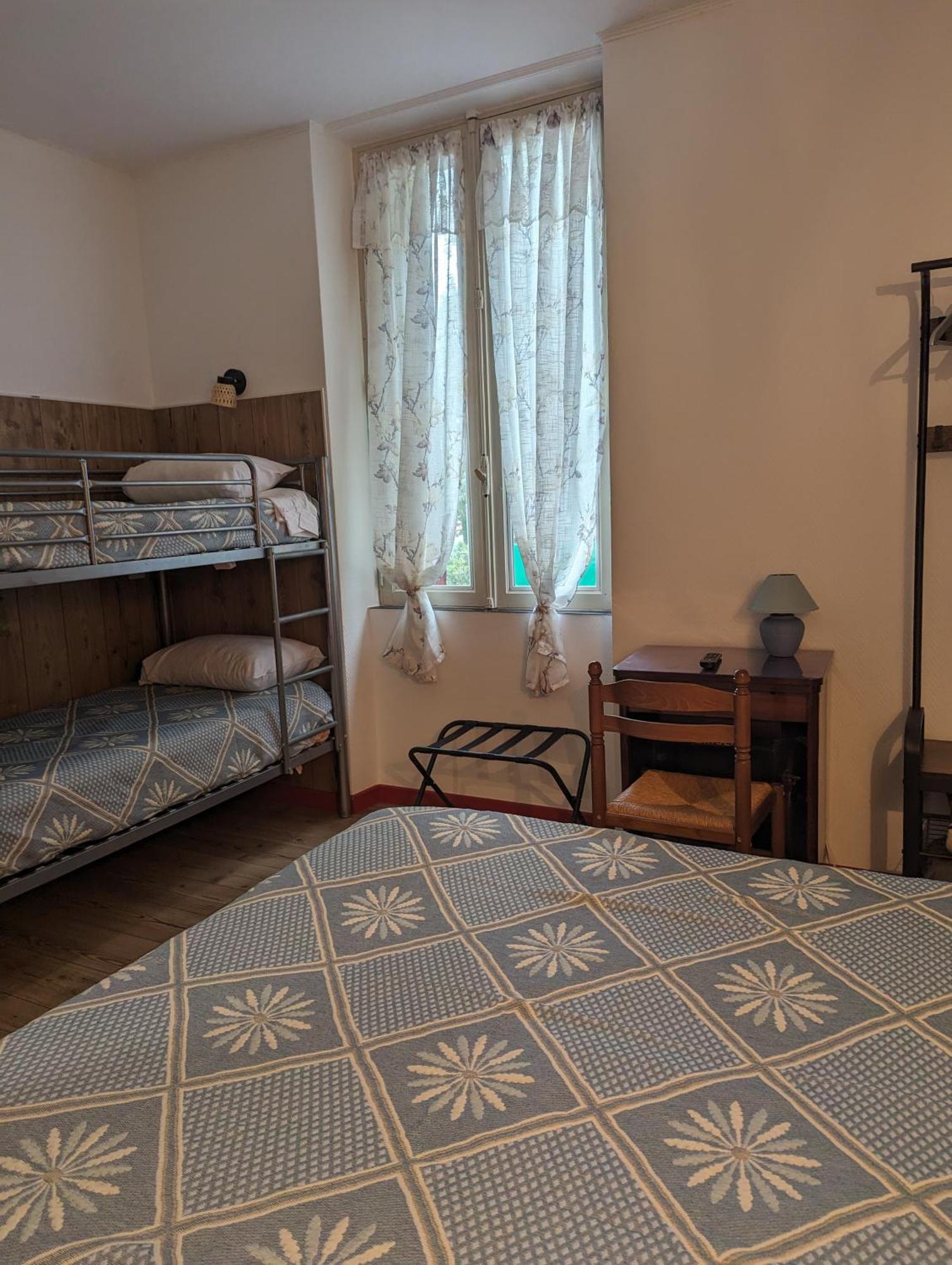 Auberge Des Pins Aubenas Buitenkant foto